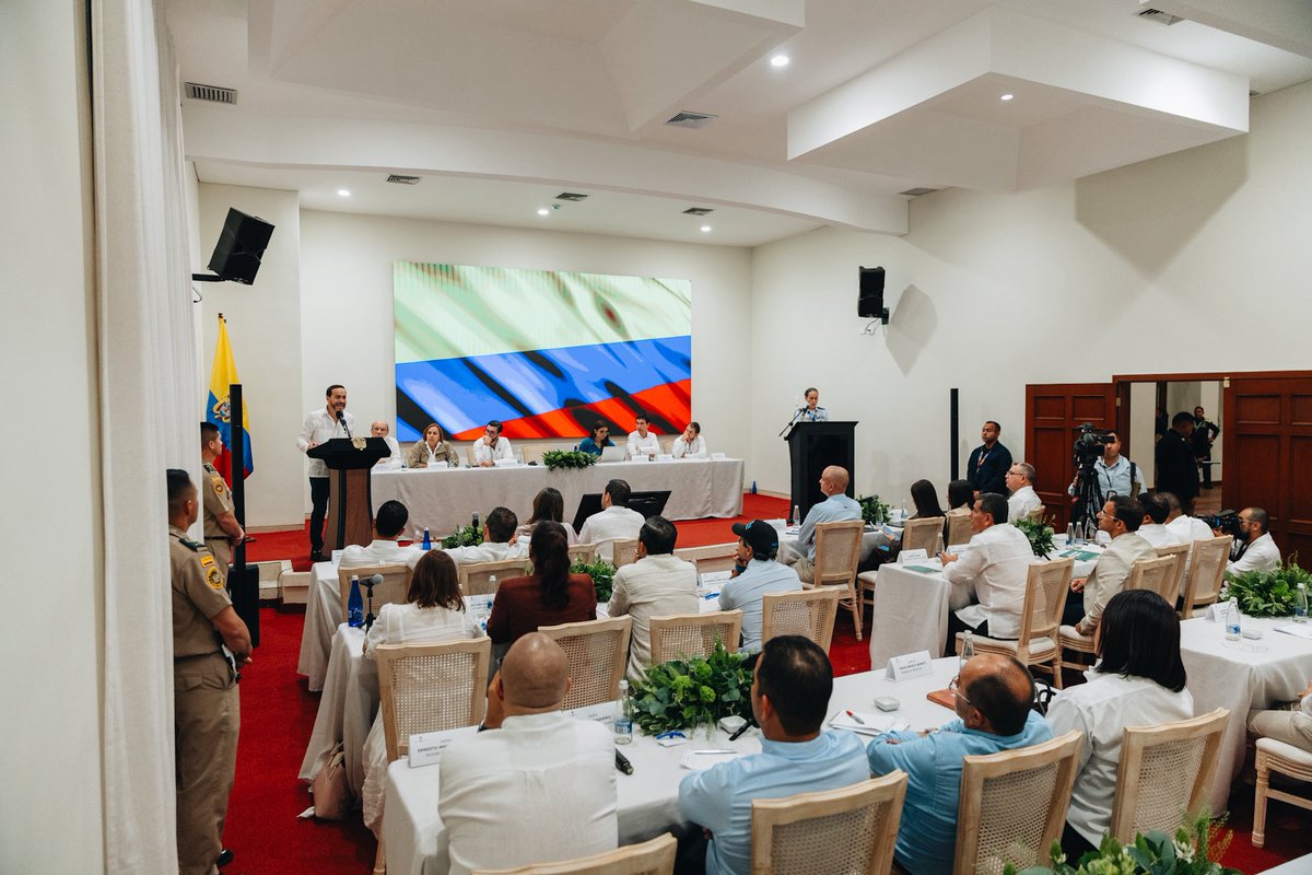 ABDELAESPRIELLA's tweet photo. Reunión con los gobernadores y alcaldes de Colombia para blindar a las regiones ante el impacto del fenómeno de El Niño.

¡Firme por la Patria! 
(A.D.L.E.) 🇨🇴🐅 https://t.co/aluI7mrD8P