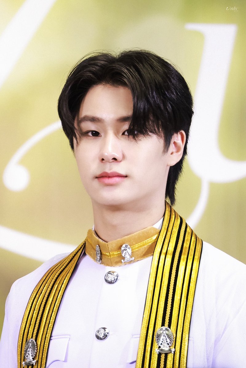 only_fbjs's tweet photo. ยินดีกับพี่บัณฑิตสุดหล่อด้วยนะ 🎓

LUKE GRADUATION DAY

#CongratulationsLuke
#lukeso_ @lukepeemsan https://t.co/iKzYzSp1wZ