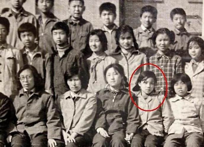 elladorn_'s tweet photo. I guess it's just one of those historical "things" but it's so crazy to think about Faye Wong being a subject of Mao, alive for most of the Cultural Revolution in Beijing's coal mining district https://t.co/lf5biwaBqj
