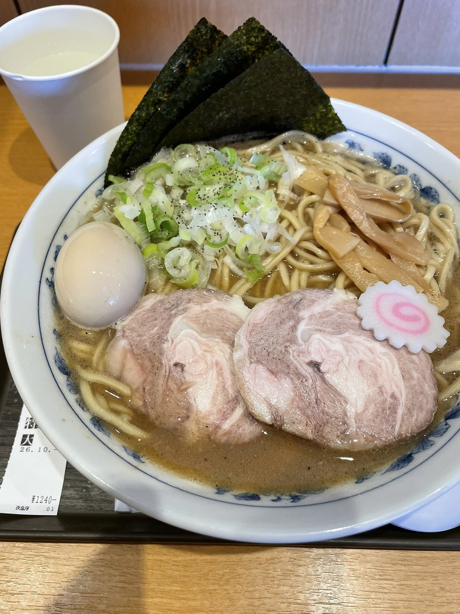 a8gem8oi's tweet photo. 先日タイミングが合ったんで
久っさしぶりの次念序さん
超久っさしぶりの中華そば
せっかくなんで特製で大盛

美味かった😭
大きく変わってなくて、以前のイメージも感じられて美味しく頂きました！

ご馳走様でした！
また行きます！
#次念序 #次はつけめんだな https://t.co/HF255sRLCf