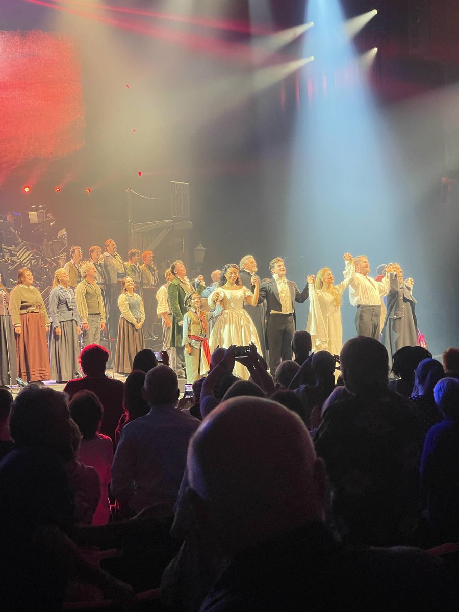 BonnerSar_a's tweet photo. Have you all seen the Les Misérables: Colosseum World Tour? https://t.co/X251PBbr3I