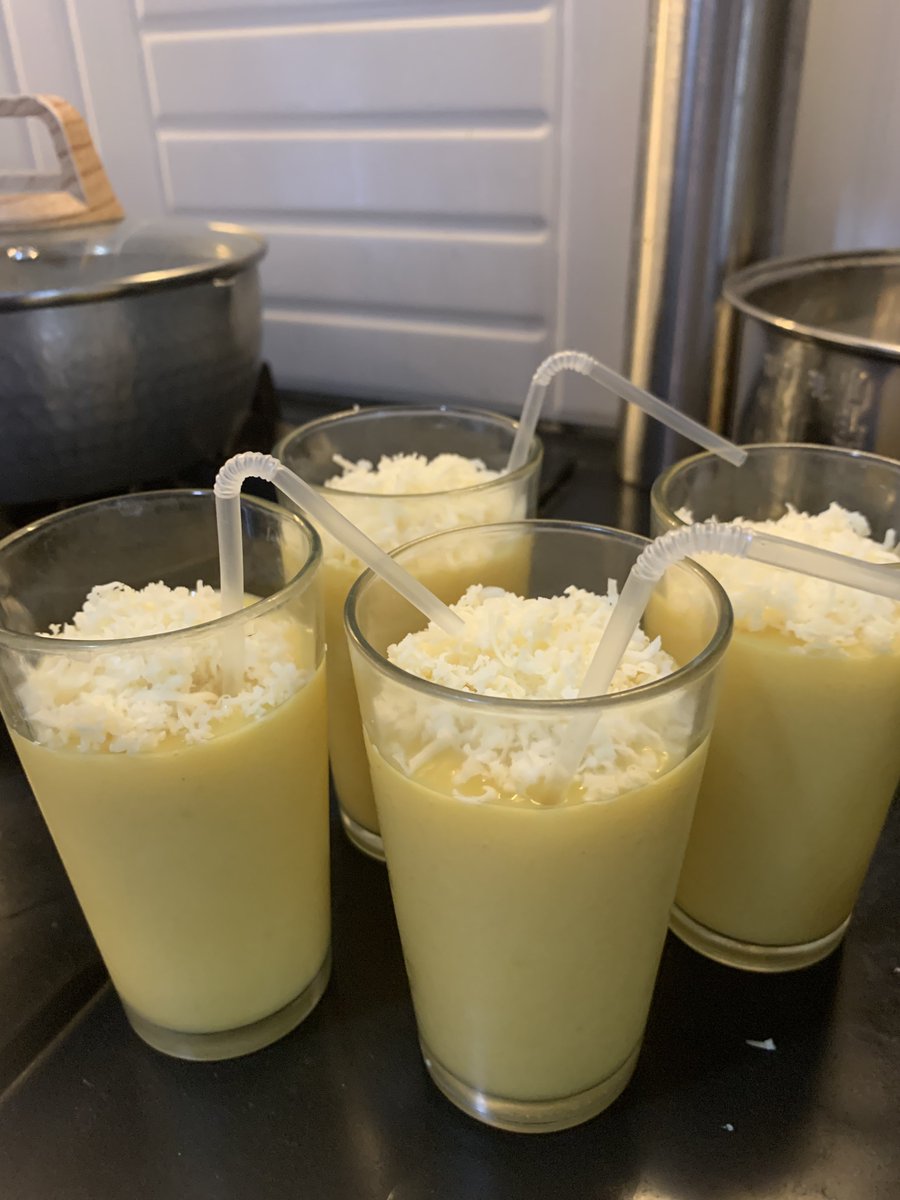fangirlmoodd's tweet photo. gila gila smoothies mangga karena pu'un nya lagi berbuah banget 🥭 siapa mauu https://t.co/FjjNNgiym8
