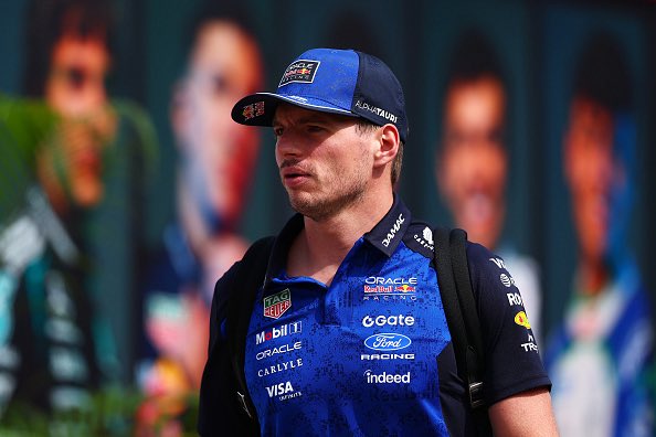 PortalRBRBrasil's tweet photo. 🇲🇾| Max Verstappen chegando no paddock para o treino livre https://t.co/d7dDoVUqnD