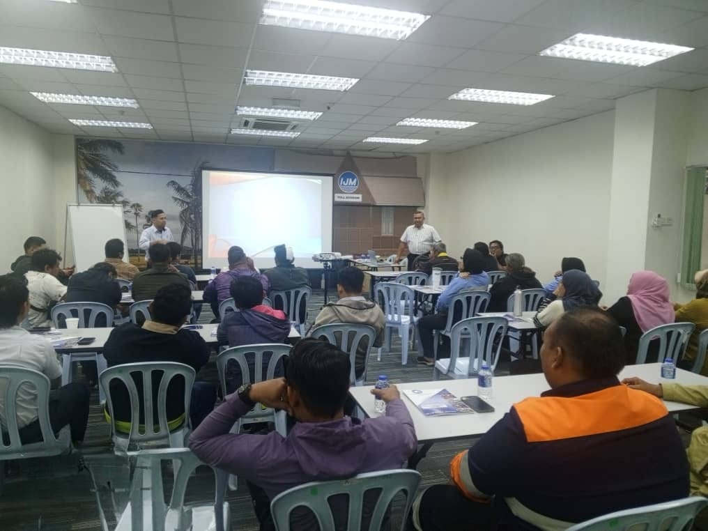 gisbtraining's tweet photo. [1] Basic Occupational First Aid (BOFA) Training Day 1 on 19 November 2025 at Seremban, Negeri Sembilan

#GLOBALINFOSKILLS
#GISBTRAINING
#BOFA
#TRAININGPROVIDER
#PENYEDIALATIHAN https://t.co/FyukmX1Rse