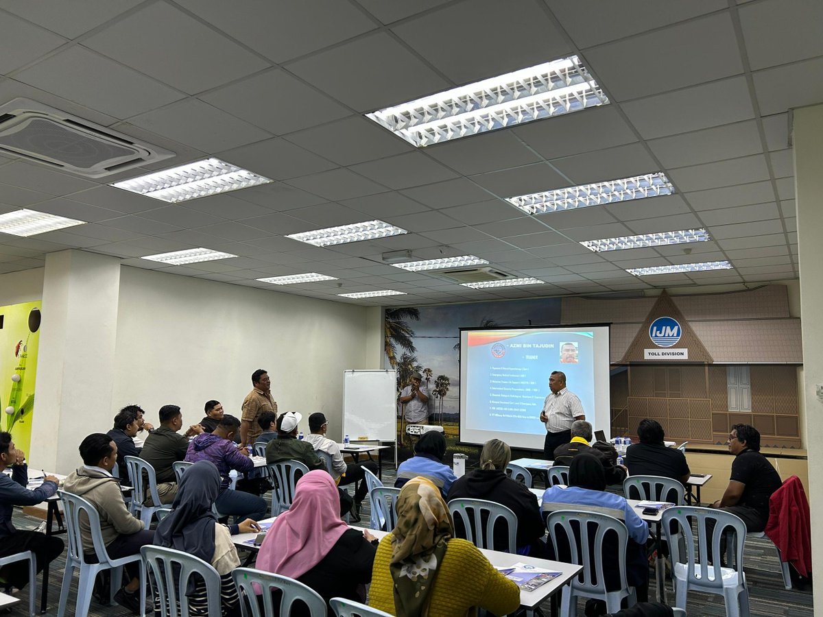 gisbtraining's tweet photo. [1] Basic Occupational First Aid (BOFA) Training Day 1 on 19 November 2025 at Seremban, Negeri Sembilan

#GLOBALINFOSKILLS
#GISBTRAINING
#BOFA
#TRAININGPROVIDER
#PENYEDIALATIHAN https://t.co/FyukmX1Rse