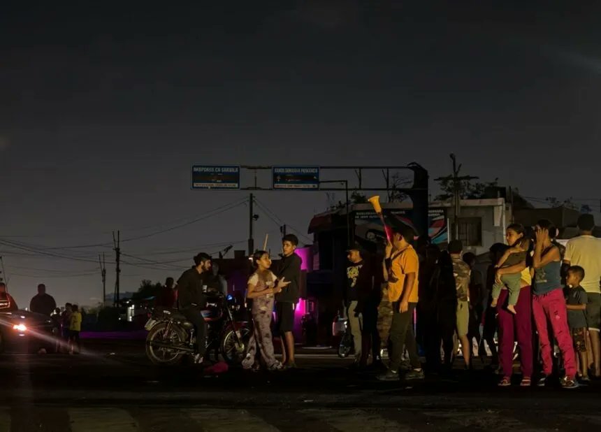MeridaDigital15's tweet photo. Se registraron nuevas protestas nocturnas en varios estados debido a la intensificación de apagones
https://t.co/T1AkIfXDJs https://t.co/wQT9pwWHZi