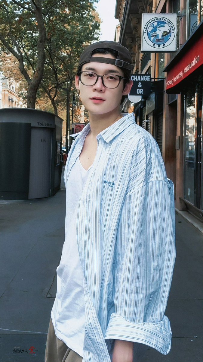 Mina_htys's tweet photo. Kim YoonSik daily đẹp vãi 🫠

Kim YoonSik đội mũ ngược là một nền văn minh 🫠

#YOONSIKPFWSS27 #KIMYOONSIKINPARIS https://t.co/bXzoi1sme4