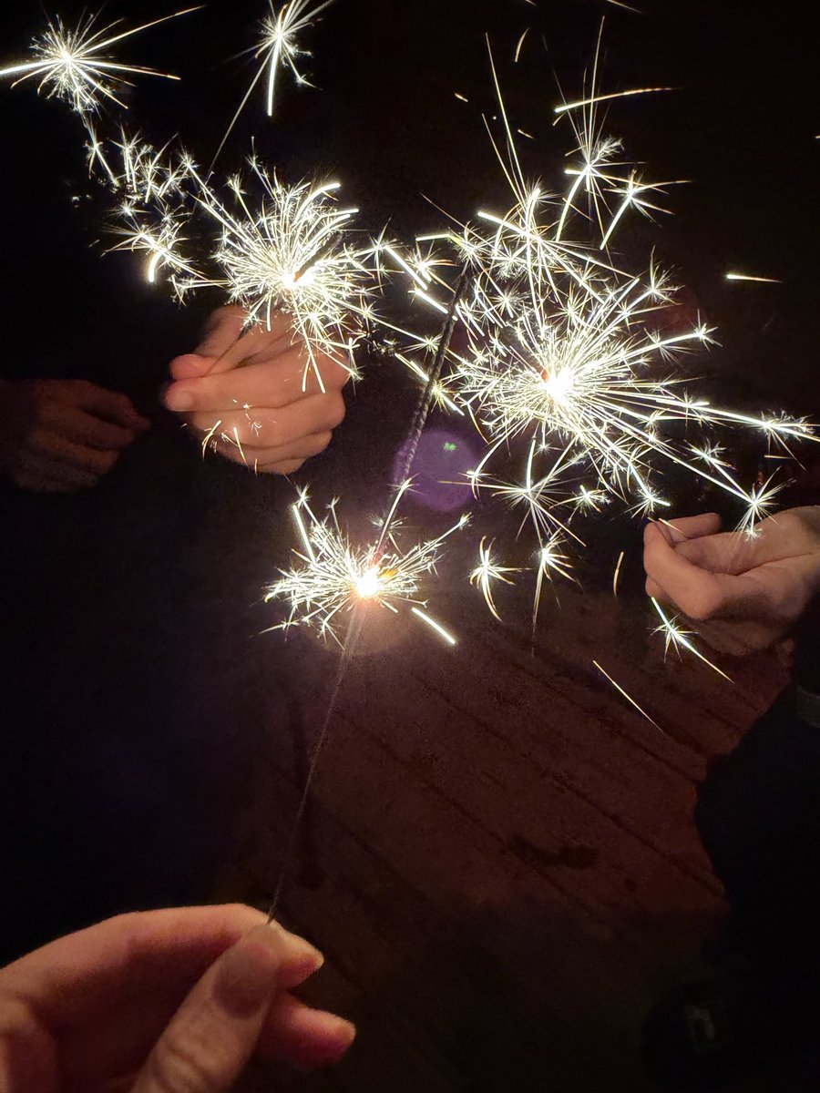 Lagoona4real's tweet photo. 🎇🍃 feeling genuinely blessed. https://t.co/BK5RL1HUEA