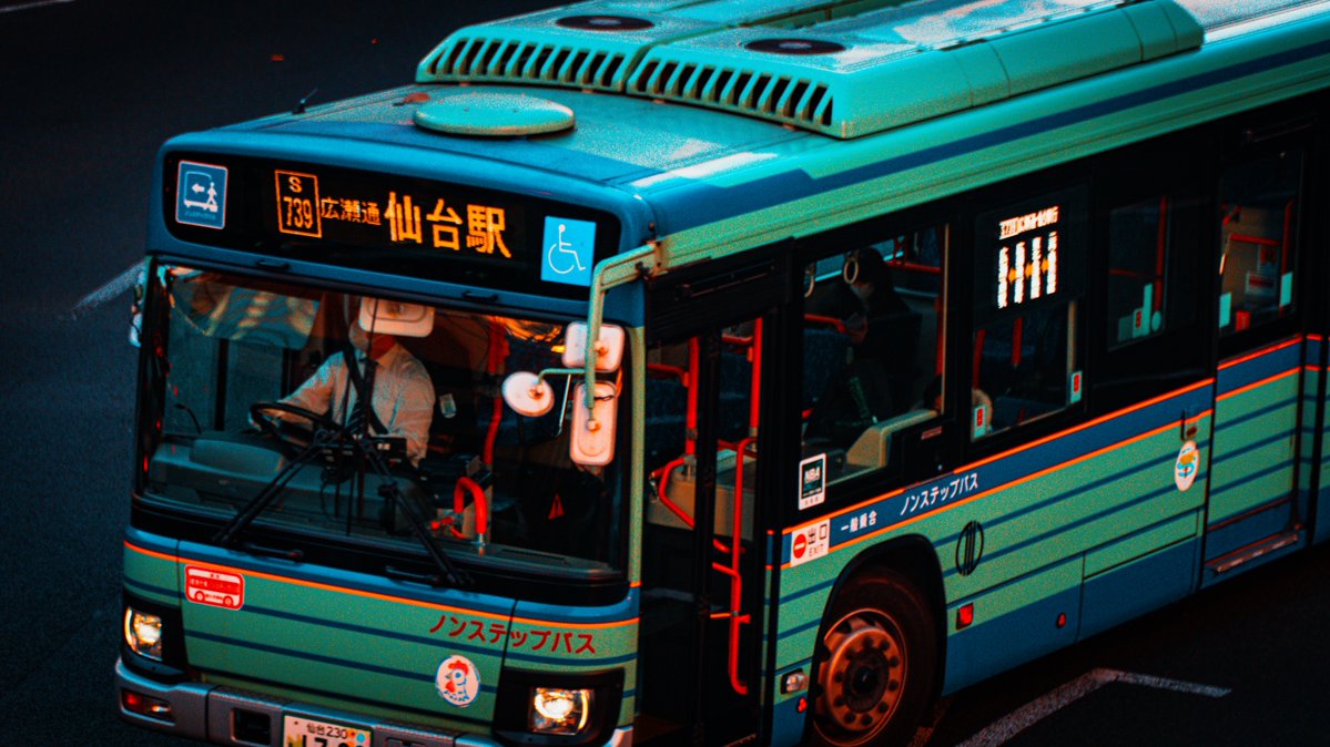 suguru_frames's tweet photo. Sendai in cool blues and warm light.
From passing buses to Christmas lights and roadside flowers—one city, many small stories.
#Sendai #CinematicJapan https://t.co/Dpm0dMV2jI