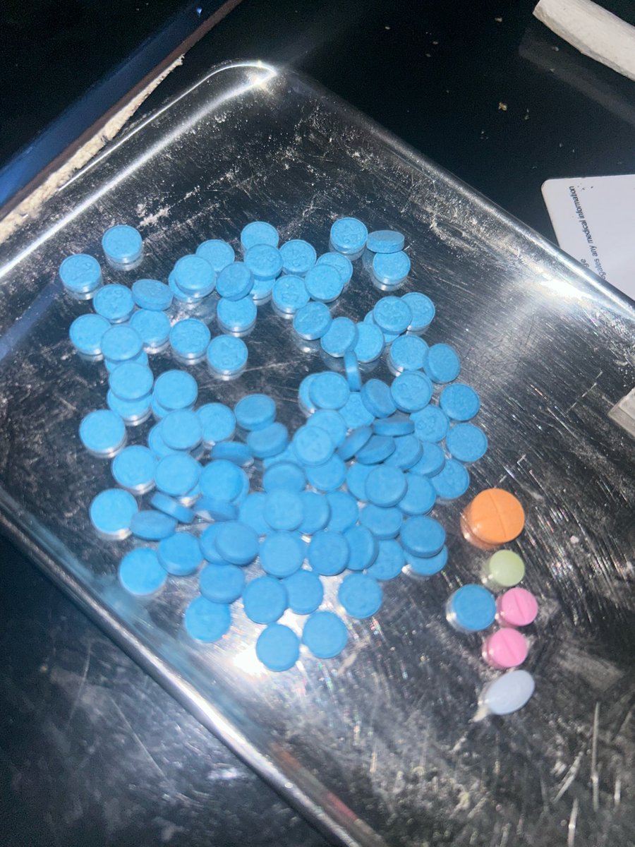 izzyrxchrollxn's tweet photo. 120ct Klnopins #drugtwt goodnight #fyp #nyc #viral https://t.co/skQAdD7UFj
