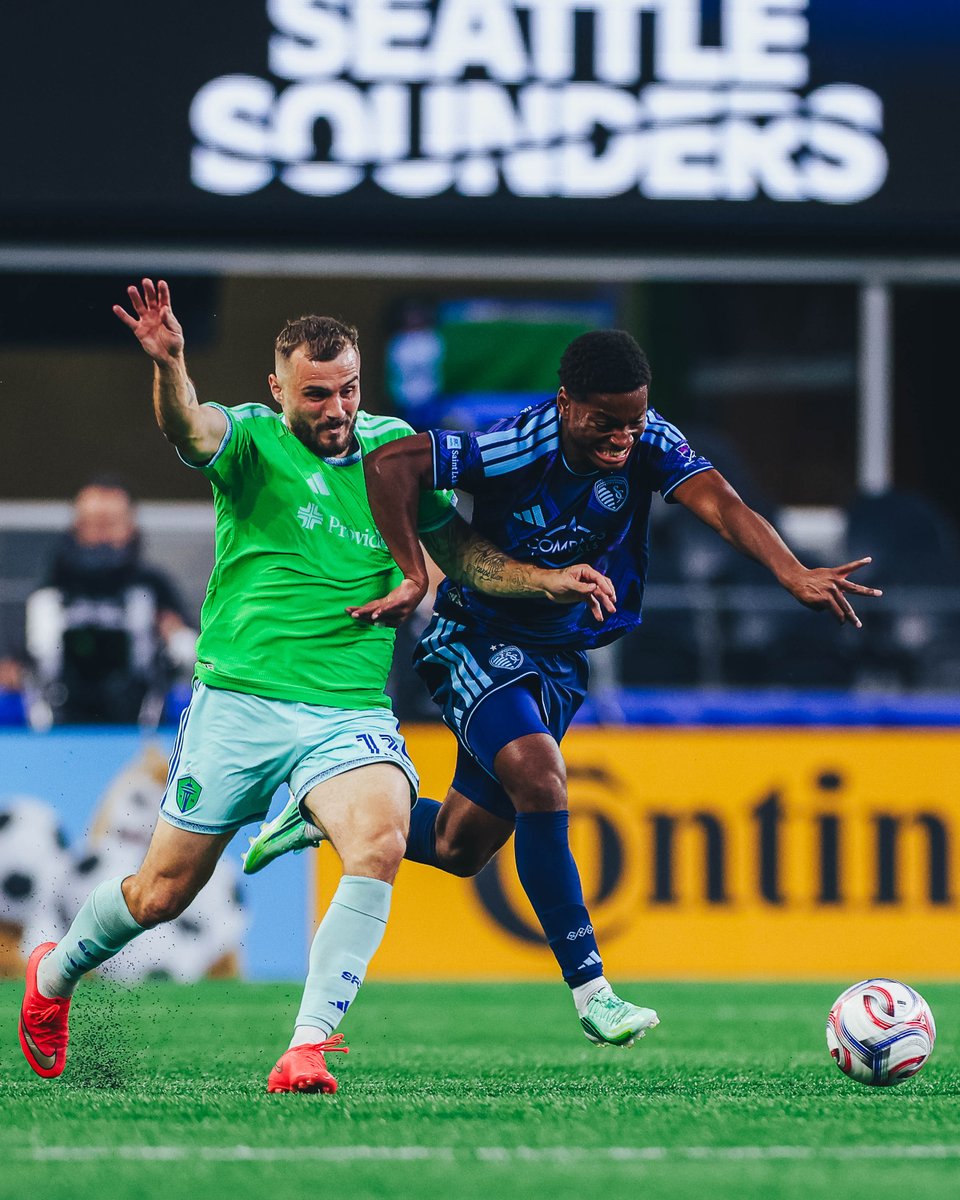 SportingKC's tweet photo. 46' | Our battle continues ⚔️

Watch #SEAvSKC on Apple TV 🖥️: https://t.co/8V0fQfEZrr https://t.co/ENSrJGpKYY