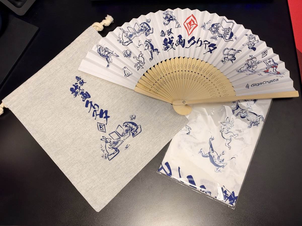 FB_4thchildren's tweet photo. GigaCrystaさんから東京ゲームショウで戯画クリスタの手ぬぐいと扇子、袋を頂きました！
鳥獣戯画のうさぎとカエルがGigaCrystaモニターを使っていてとっても可愛いです🫶
ありがとうございます！
 #GigaCrysta  #TGS2026   #ゲームショウでギガクリ https://t.co/m9ks6hLywU