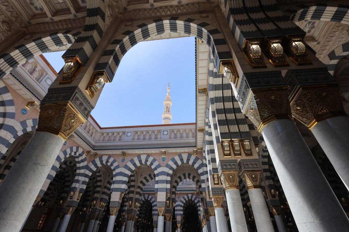 AJEnglish's tweet photo. The Muslim World League has condemned a Houthi attack on the Taibah electricity distribution station in Medina, Saudi Arabia, saying the facility provides electricity services to Prophet Muhammad’s mosque (Masjid an-Nabawi).

🔴 LIVE updates: https://t.co/X12XTtDOBa https://t.co/5vkgljrs8H
