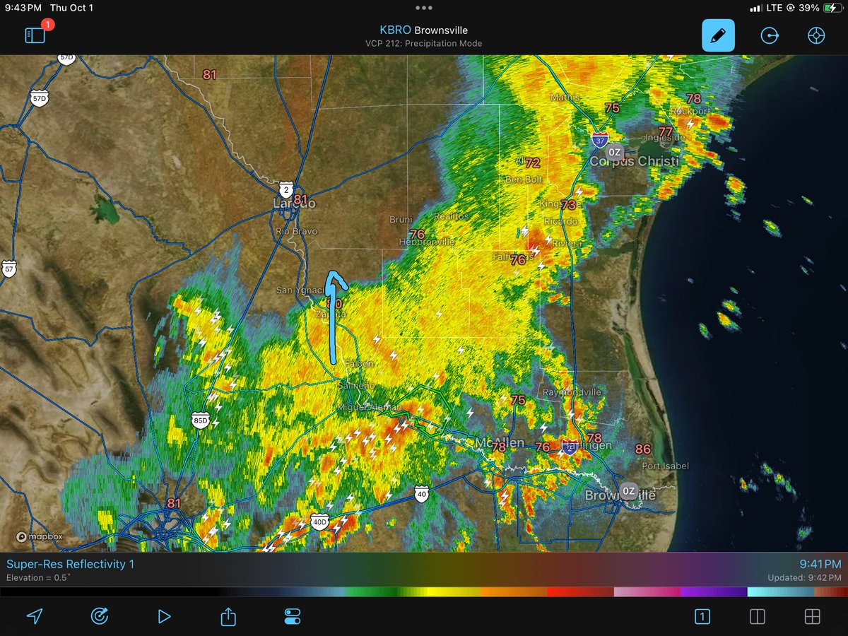 HeatwaveKGNS's tweet photo. Thursday 9:45 pm: Rain beginning to edge north, now into Zapata. https://t.co/Lb9zUxeY02