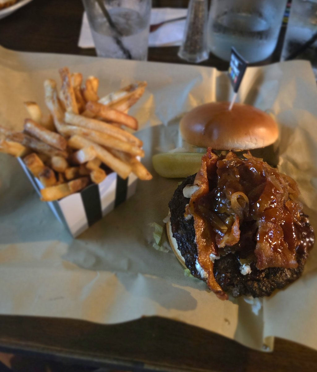 buffbeerleague's tweet photo. Burgers and beers at @nybeerproject tonight for #wnybeerweek. The Thriller Burger, part of their new October specials menu, pairs so damn well with a Prost! Oktoberfest. And we came in first place in trivia! https://t.co/bLZT7io2Rt