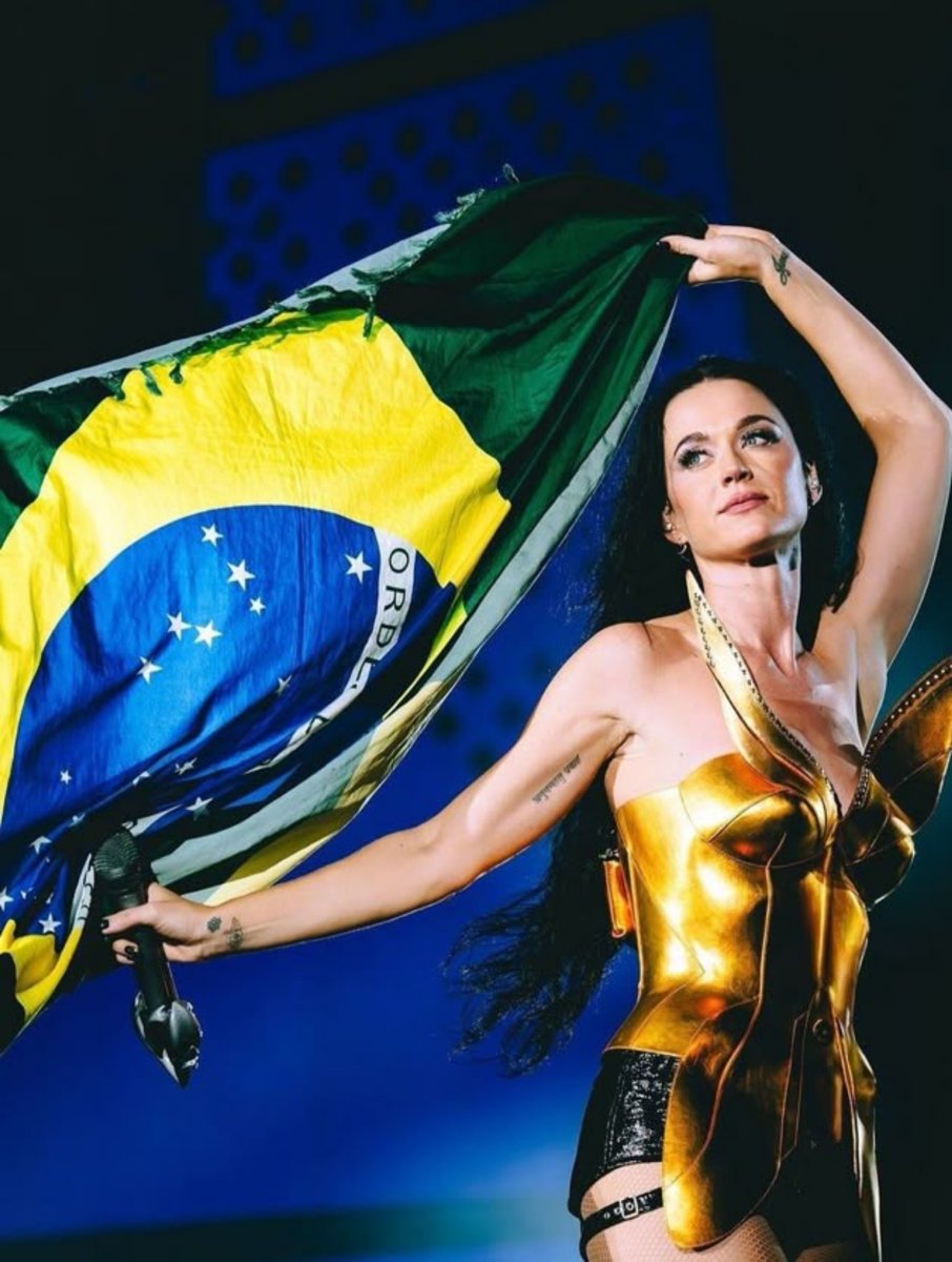 Rickatycat's tweet photo. Diva consciente! Katy Perry declarou apoio ao presidente Lula com a seguinte legenda: "Não entreguem o Brasil para o Trump" https://t.co/iYvOM3A5sm
