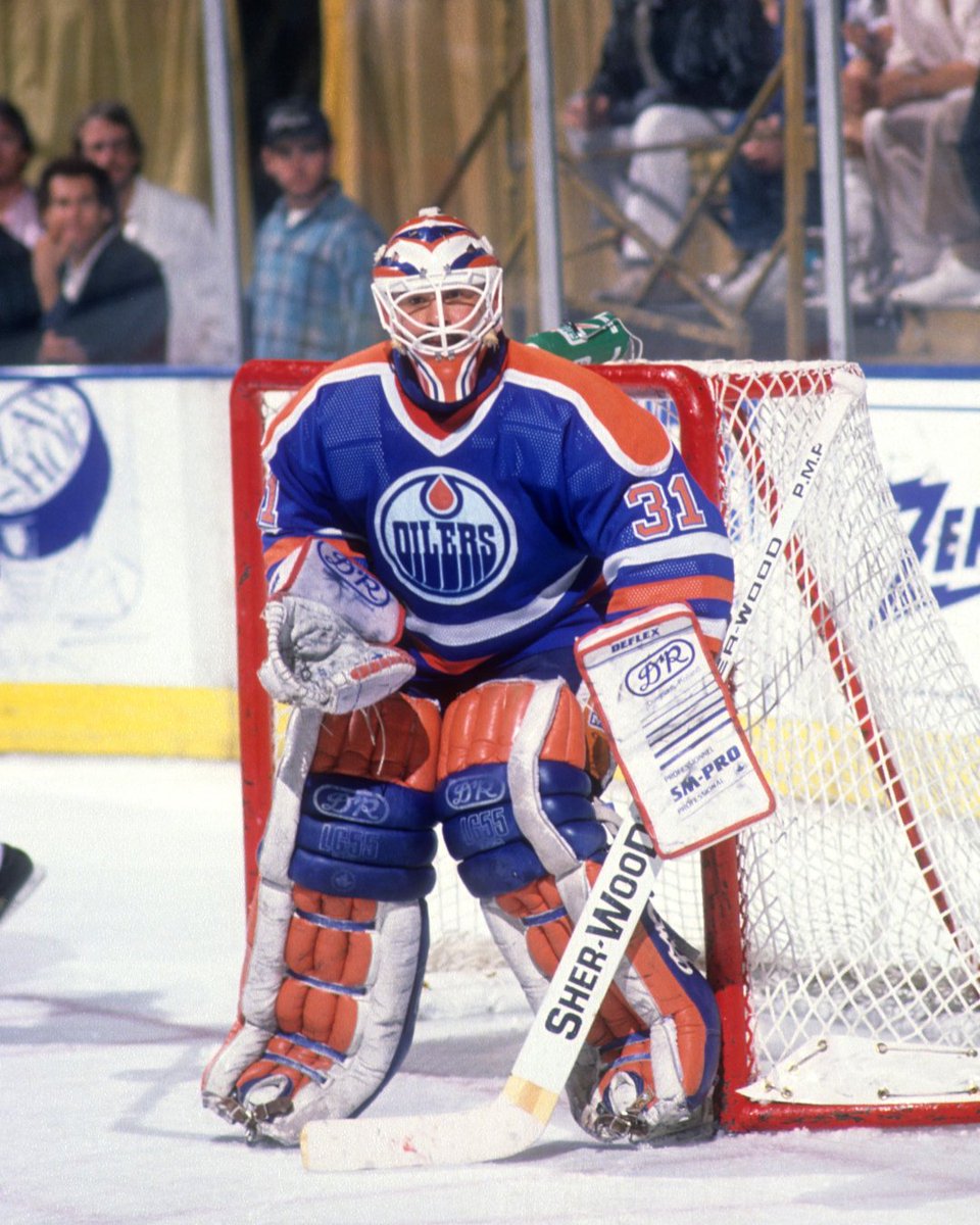 From one goalie to another 🤝

Devon Levi has modeled his goalie mask off one of Grant Fuhr's iconic masks! 
 [📷](https://pbs.twimg.com/media/HTl90CuaMAAOj_M.j