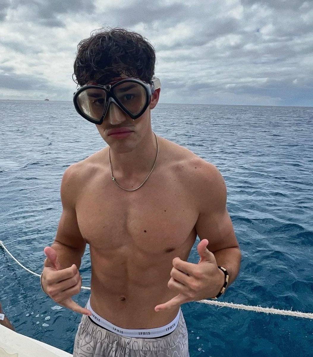 bwcfrat's tweet photo. pov: your boyfriend. <3 https://t.co/VU5SaS8YGu