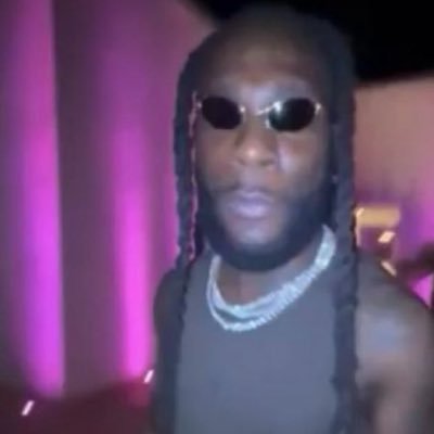 Champzofficial1's tweet photo. Make nobody ugly again as burna boy don sacrifice for us . https://t.co/IbkJ0VxACY