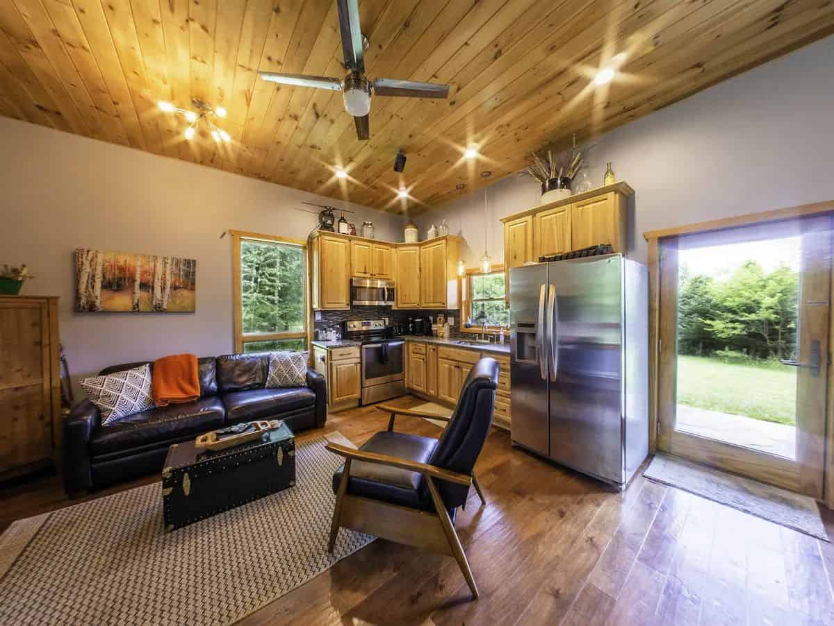 TinyHouseTalk's tweet photo. The kitchen is downstairs. The bed is up in the tower.
A stone fire tower chalet in the Pennsylvania woods, with a wraparound porch reaching into the trees and forest in every direction.
#firetower #pennsylvania
https://t.co/zYU5eMTucW https://t.co/jeFhPetnEQ