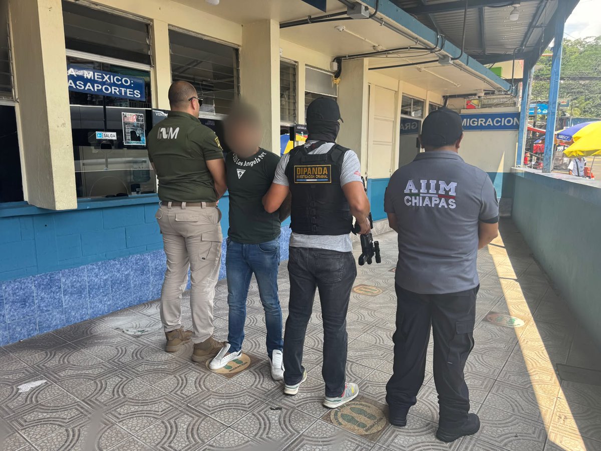 PNCdeGuatemala's tweet photo. Mareros salvadoreños localizados en México son expulsados del país
En la frontera El Carmen, Malacatán, San Marcos, investigadores de la #DIPANDA reportaron la recepción de dos salvadoreños por parte de autoridades de México luego que los localizaran en su país https://t.co/O7CRFv1dic