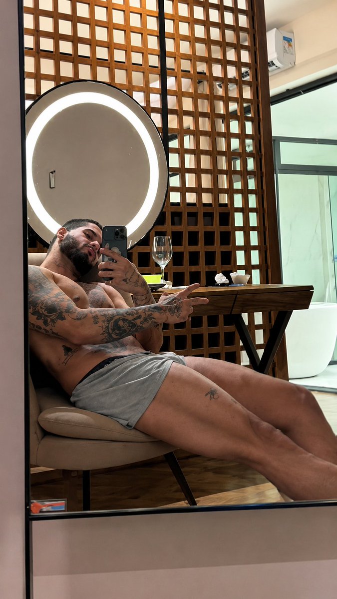 physiqueboys's tweet photo. Zé Felipe é um GOSTOSO. Ele já disse que o 🐣 dele é bem grosso... 🫣🫦 https://t.co/8kIDlRM8DA