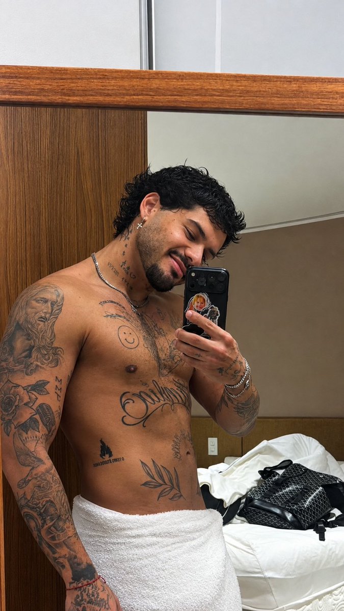 physiqueboys's tweet photo. Zé Felipe é um GOSTOSO. Ele já disse que o 🐣 dele é bem grosso... 🫣🫦 https://t.co/8kIDlRM8DA