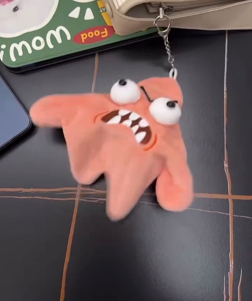 cutesleept's tweet photo. GEMES BANGET‼️ Akhirnya ada keychain patrick ini buat pelampiasan keselku... 😭😭 https://t.co/yJowYLa5x2