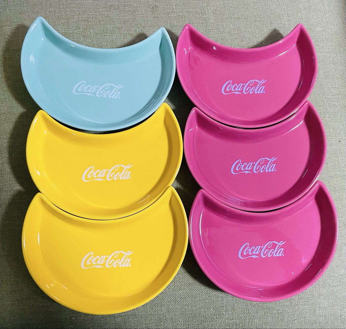Chat_Gato's tweet photo. コーラの取り皿いっぱい届いた。次はグラスが来る。どんだけコーラ飲んでんねん🥤 https://t.co/NpYeMkha0A