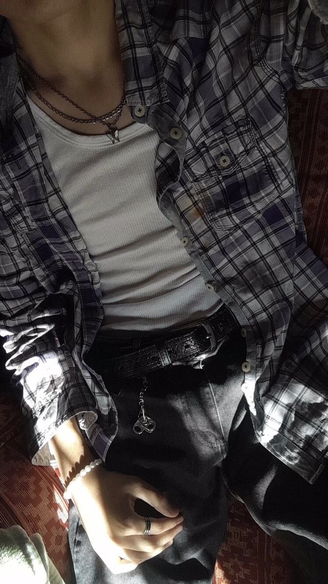 bugjjoongie's tweet photo. how pinterest sees me 🔥

-idol
-tattoo
-aesthetic 
-outfit https://t.co/GLuUS4tW3X