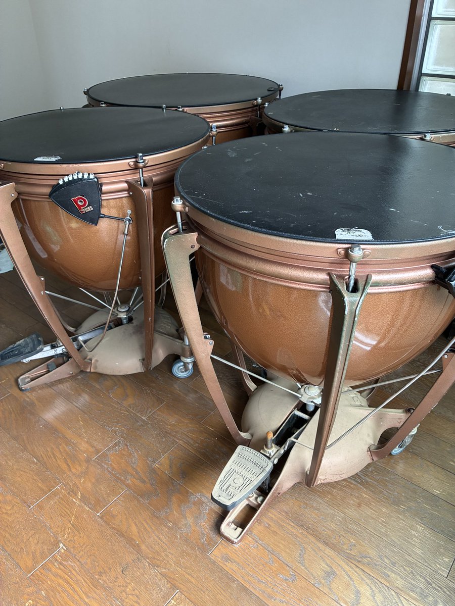 mature_perc's tweet photo. 千葉県某所でケトルの一部まで冠水してしまったティンパニをお預かりしました。
直せる種類と状態のものは可能な限り直したいと思いますし、これからのこのティンパニのリペア投稿が修繕を諦めていた方の希望になれば幸いです。

修繕の様子は不定期で投稿していきます。 https://t.co/o5OJFu0UAu