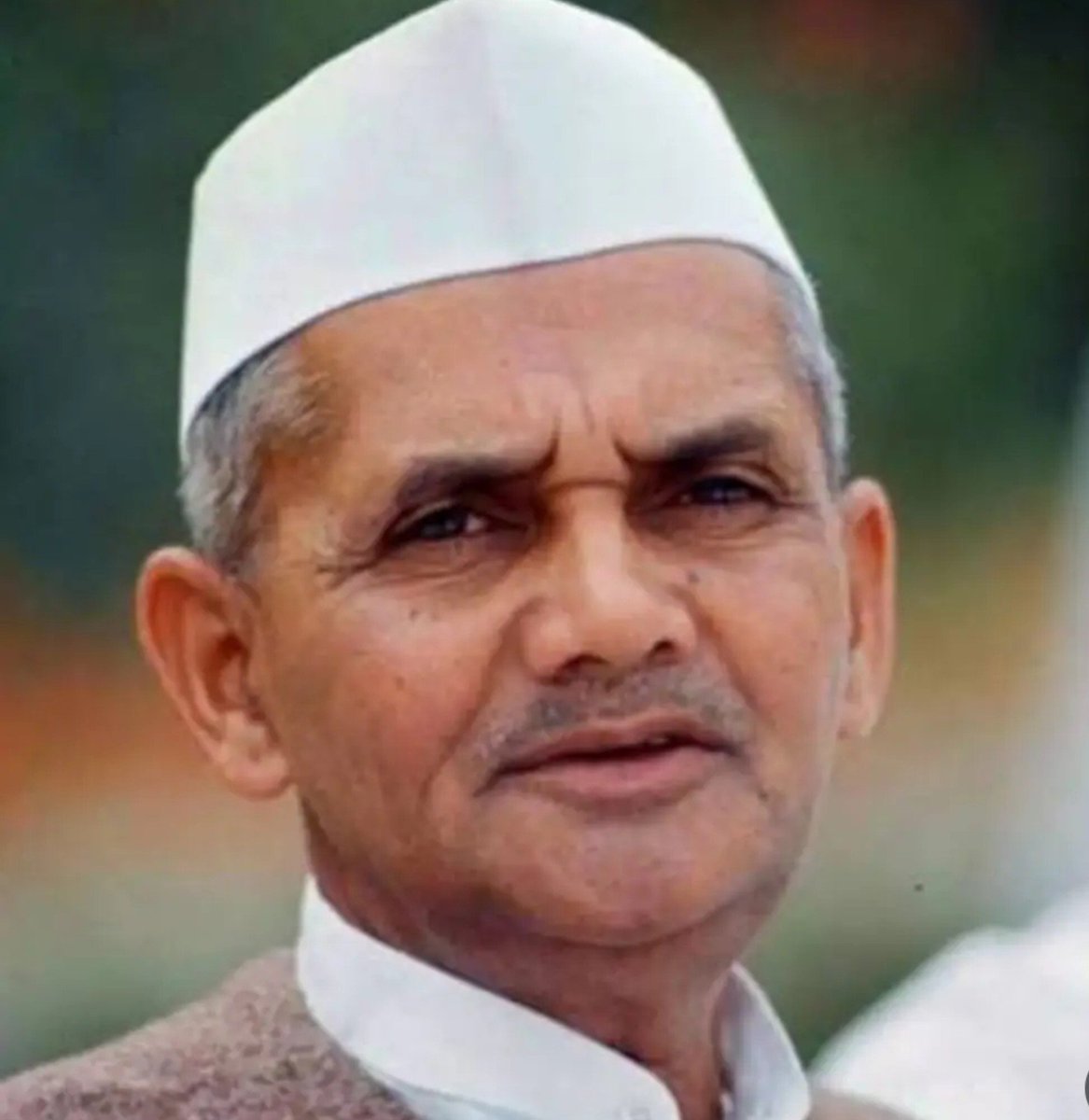ManishK89472414's tweet photo. जय जवान, जय किसान" का नारा देने वाले
देश के सच्चे लाल, लाल बहादुर शास्त्री जी को शत्-शत् नमन 🙏
#ShastriJayanti https://t.co/fLKNfHqqP5