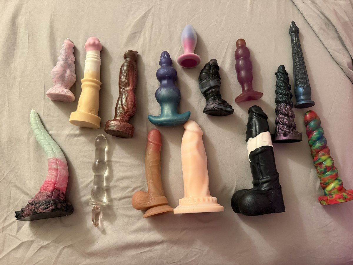 Konohaexplosion's tweet photo. Finally got around to getting a picture of my entire #dildo and #buttplug collection. https://t.co/MVvsIXQCmA