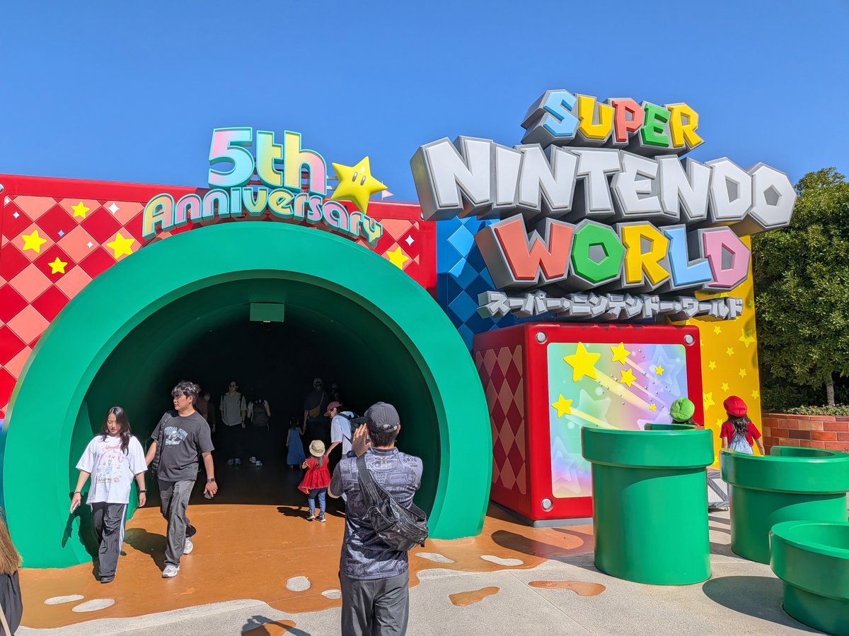 himeruyuki831's tweet photo. ニンテンドーワールドは初めて来た！人えぐ🤣
マリオカートアトラクションも110分待ちだったけど、乗ってきたぜ🏎 https://t.co/6dj2y8t245