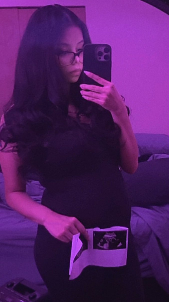 wilsontaylor_'s tweet photo. So it seems that there’s actually more new people here than my old moots so

FYI I’m actually pregnant 😳 I only came back to nsfwtwt because well my savings is being drained from buying baby things🤣 I’ll be reposting old content/regular pics until I run out 😭 https://t.co/E6y8Cbl19x