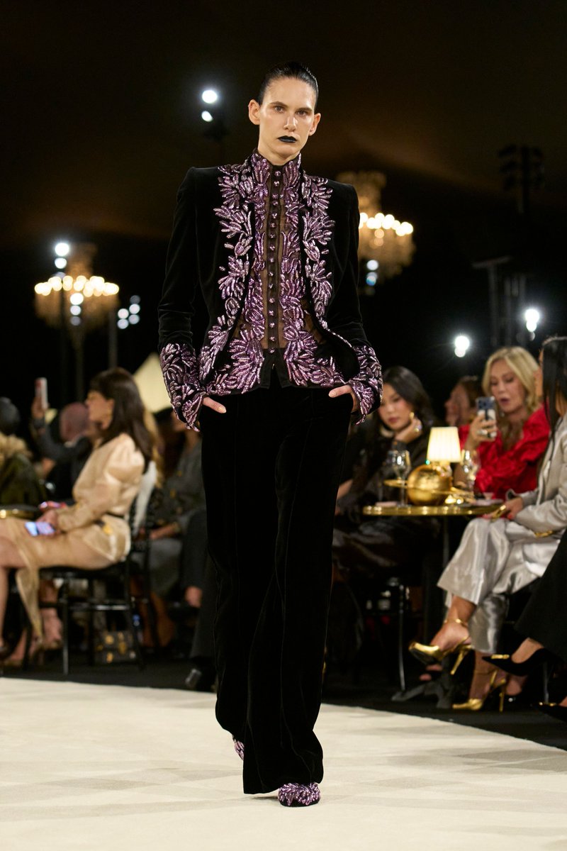itgirlbackup's tweet photo. I really loved the "jewel" section of Schiaparelli ss27 https://t.co/vJgrz6okNP