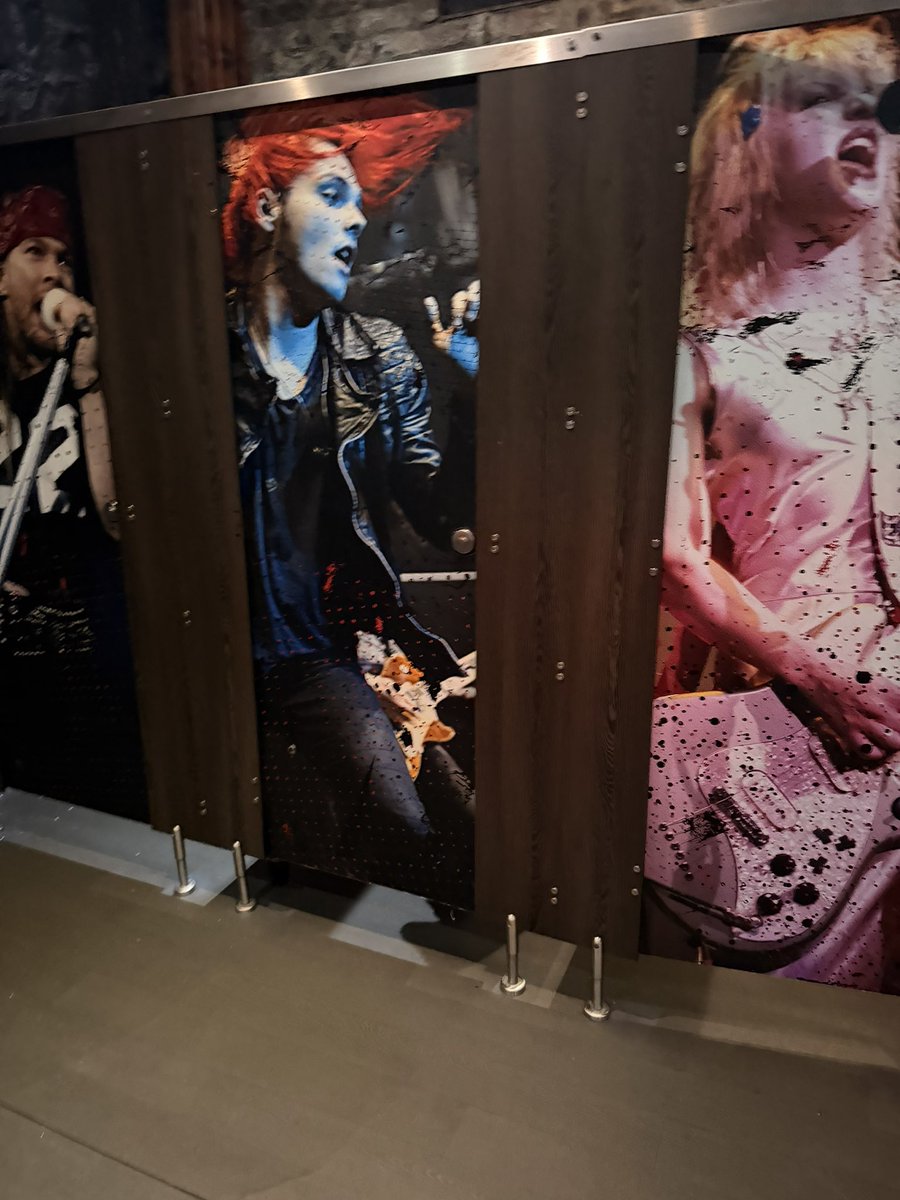 socialcarcrash's tweet photo. GUYS U DONT GET IT I PISSED IN THE DANGER DAYS GERARD TOILET https://t.co/cw0uRMxTzU