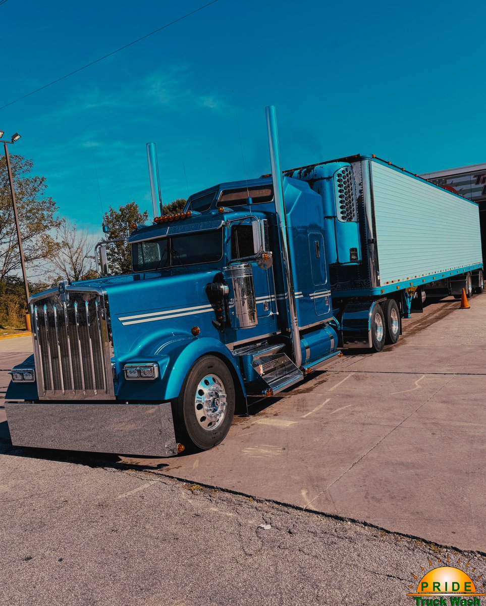 PRIDETruckWash's tweet photo. No matter the angle, Ashton Kaley's K-Dub will also look slick! 💪
Thank's for trusting PRIDE with your ride, Ashton!
-Eggman Transport-
:Shepherdsville, KY:
#Kenworth #BigRig #Photogenic #TruckWash #Trucker #Trucking #LoyalCustomers https://t.co/3wnz70iIpZ