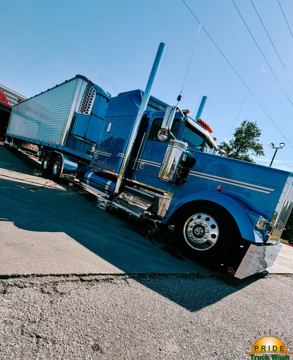PRIDETruckWash's tweet photo. No matter the angle, Ashton Kaley's K-Dub will also look slick! 💪
Thank's for trusting PRIDE with your ride, Ashton!
-Eggman Transport-
:Shepherdsville, KY:
#Kenworth #BigRig #Photogenic #TruckWash #Trucker #Trucking #LoyalCustomers https://t.co/3wnz70iIpZ