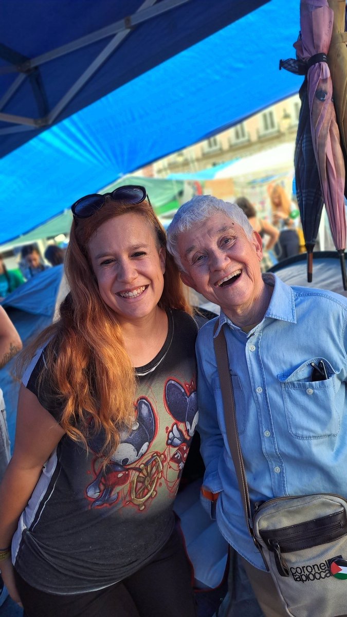 Sara_CSerrano's tweet photo. Que bonita es la gente que lucha por un presente y un futuro mas humano, más bonito y mas justo
Por la juventud que esta creando el futuro
Por quien nos enseña su experiencia y nos encanta escuchar 
Por la infancia que viene para cambiar el mundo
Yo por ellas madre y ellas por mi https://t.co/gPRva3MukQ