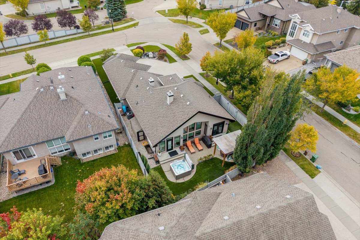 DaveOzubko's tweet photo. Executive bungalow living in St. Albert. This custom-built Lacombe Park home pairs refined finishes with main-floor living, a finished basement, heated triple garage and private backyard with hot tub. Open House: Oct. 3, 1–3 PM. Could you see yourself here? https://t.co/EoiiU5vyAH