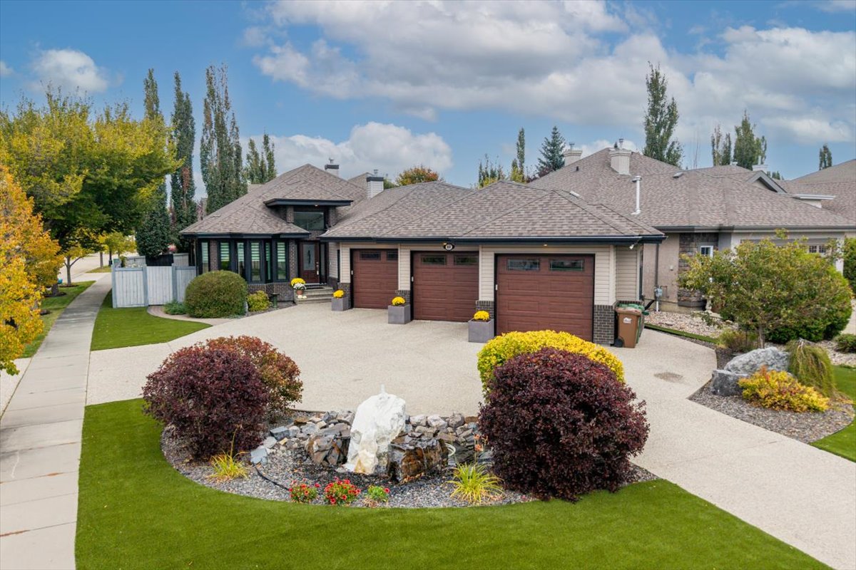 DaveOzubko's tweet photo. Executive bungalow living in St. Albert. This custom-built Lacombe Park home pairs refined finishes with main-floor living, a finished basement, heated triple garage and private backyard with hot tub. Open House: Oct. 3, 1–3 PM. Could you see yourself here? https://t.co/EoiiU5vyAH