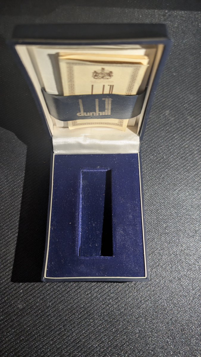Pikazardmon's tweet photo. 🔥In asta su eBay!
Splendido accendino Dunhill Rollagas vintage in finitura dorata Diamond Head.
 ⚙️ Funzionante 
📜 Con garanzia del 1978
  
🔗 https://t.co/exezccYdfD
#Dunhill #Vintage #eBayItalia #AccendinoVintage #Rollagas #LighterCollection https://t.co/WPyBJVGTns