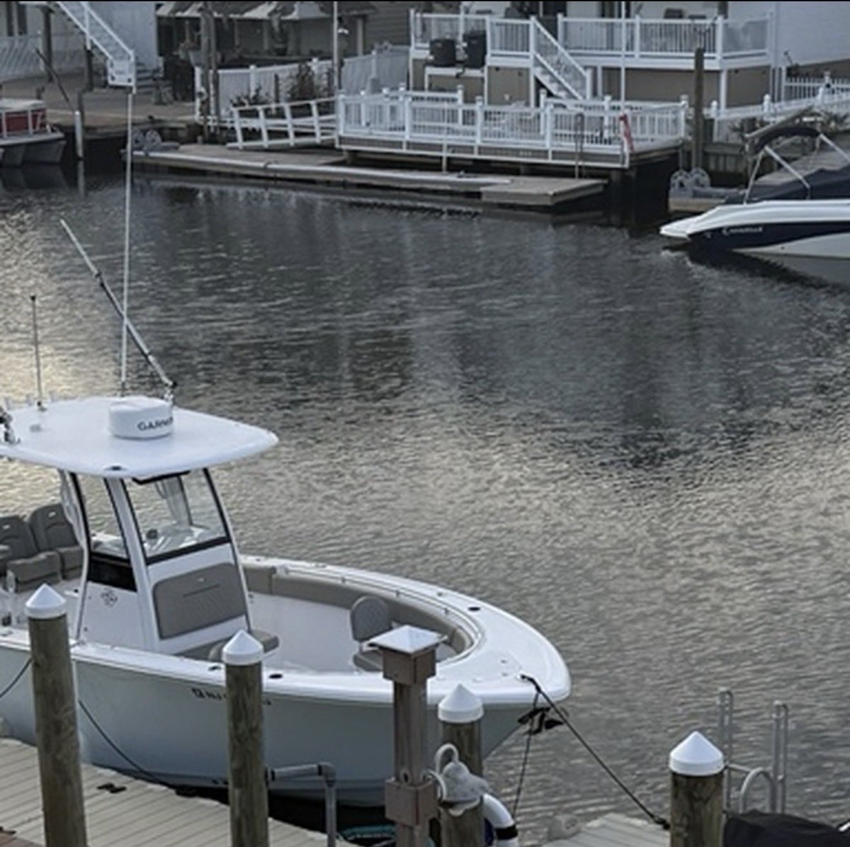 Calliesocial1's tweet photo. This photo successfully applies the rule of thirds by placing the boat in the lower left portion and the docks across the upper portion, improving the composition by creating visual balance, adding depth, and guiding the viewer’s eyes across the water toward the docks. #su2412 https://t.co/gsNacrpYLJ