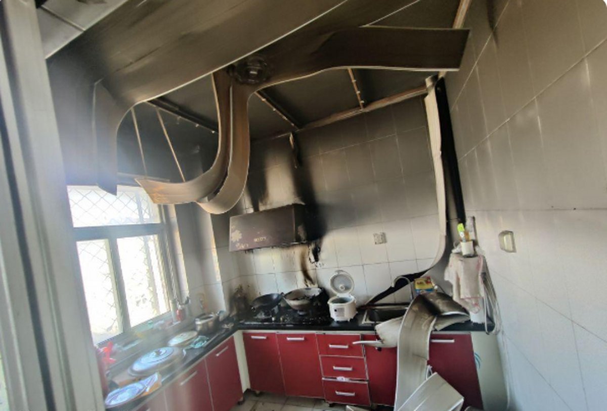 EliseThortpf's tweet photo. Hoy en la oficina, mi compaero intentó usar el microondas para calentar el café y salió humo negro. Tuvimos que ventilar todo el despacho antes de la reunión importante — todos nos quedamos con olor a tostado por horas. https://t.co/reCIKZH3mn