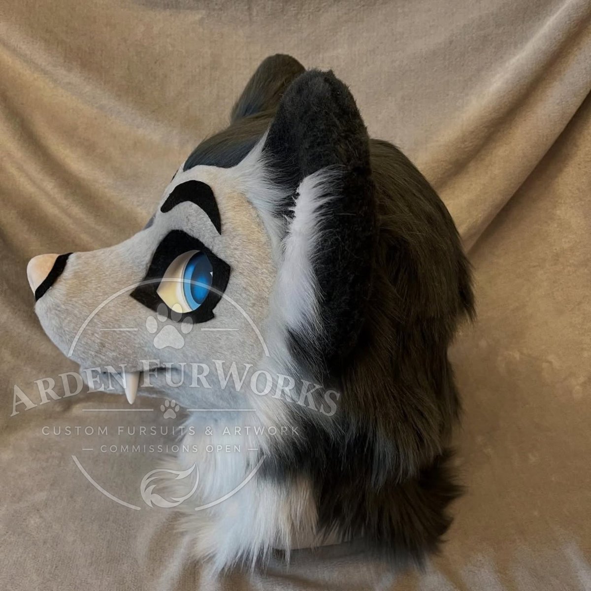 ArdenFurWorks's tweet photo. Opossum fursuit head🩶

3D printed eyes

Handcrafted with lots of love

super soft

Has neck fur

lined

Luxury faux fur

Head only

#furry #fursuit #fursuitforsale #furryhead #fursuitpartial #foxfursuit #wolf #fursuit #kemono #kemonofursuit #bunnyfursuit #kemonobunnyfursuit https://t.co/IN1c8jb41q