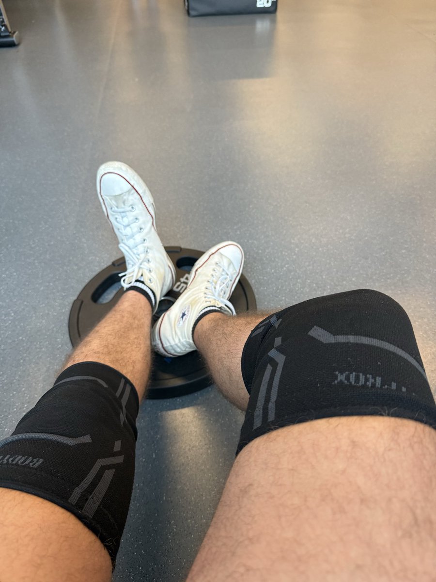 oversizedchucks's tweet photo. It’s leg day so you know that means it’s chucks day….i mean every day is chucks 😈

#Fetish #ConverseFetish #ConverseLover #CONVERSEFamily #Chucks #Converse #ChuckTaylor https://t.co/ZqtRAQKV64