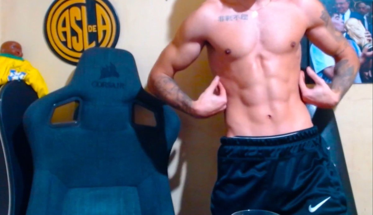 Mordor_sin_r's tweet photo. Este tipo se hace el moralista y se desnuda en stream para seducir a sus viewers menores de edad 😮‍💨 https://t.co/JcQePQoilm