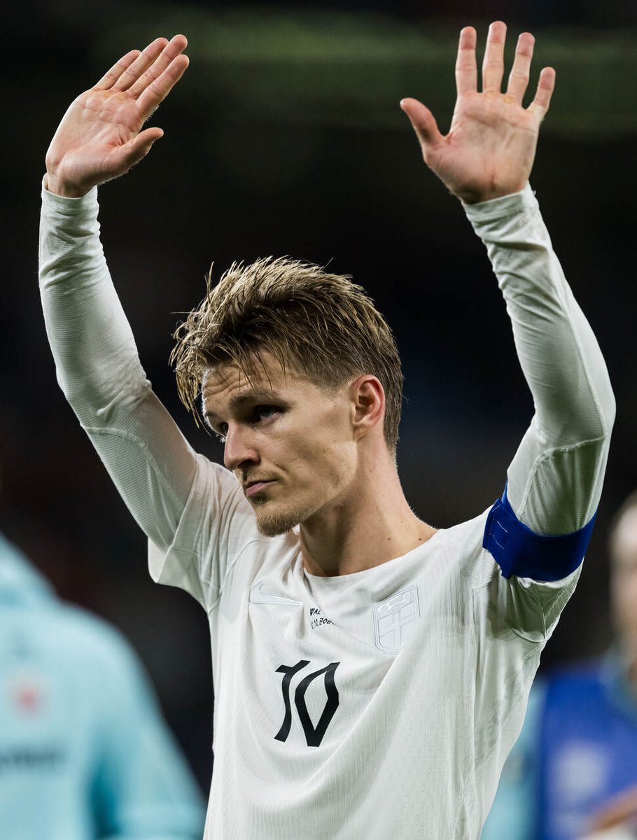 Lacazest's tweet photo. An assist for our captain. 🅰️ https://t.co/oNjajm7eAd