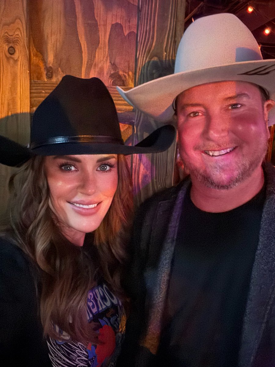 KurtBusch's tweet photo. @brantleygilbert absolutely crushed it last night in Vegas. Wonderful intimate setting for a @bundleofjoy fundraiser. Thx @stoneyscountrybar https://t.co/K4PppCc0ZG